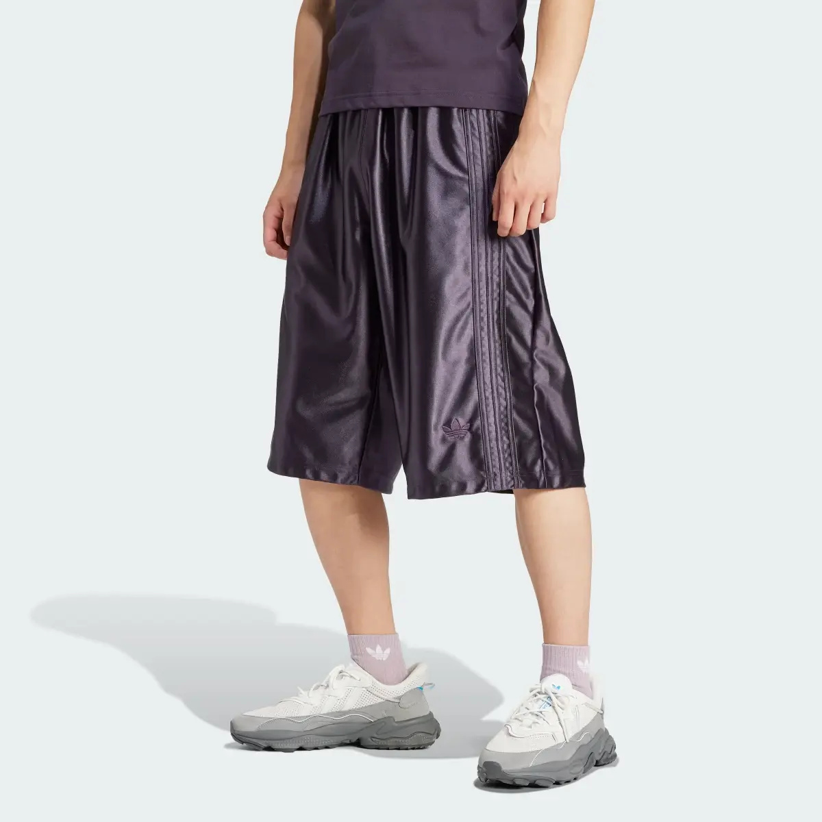 Adidas Shorts Oversized. 3