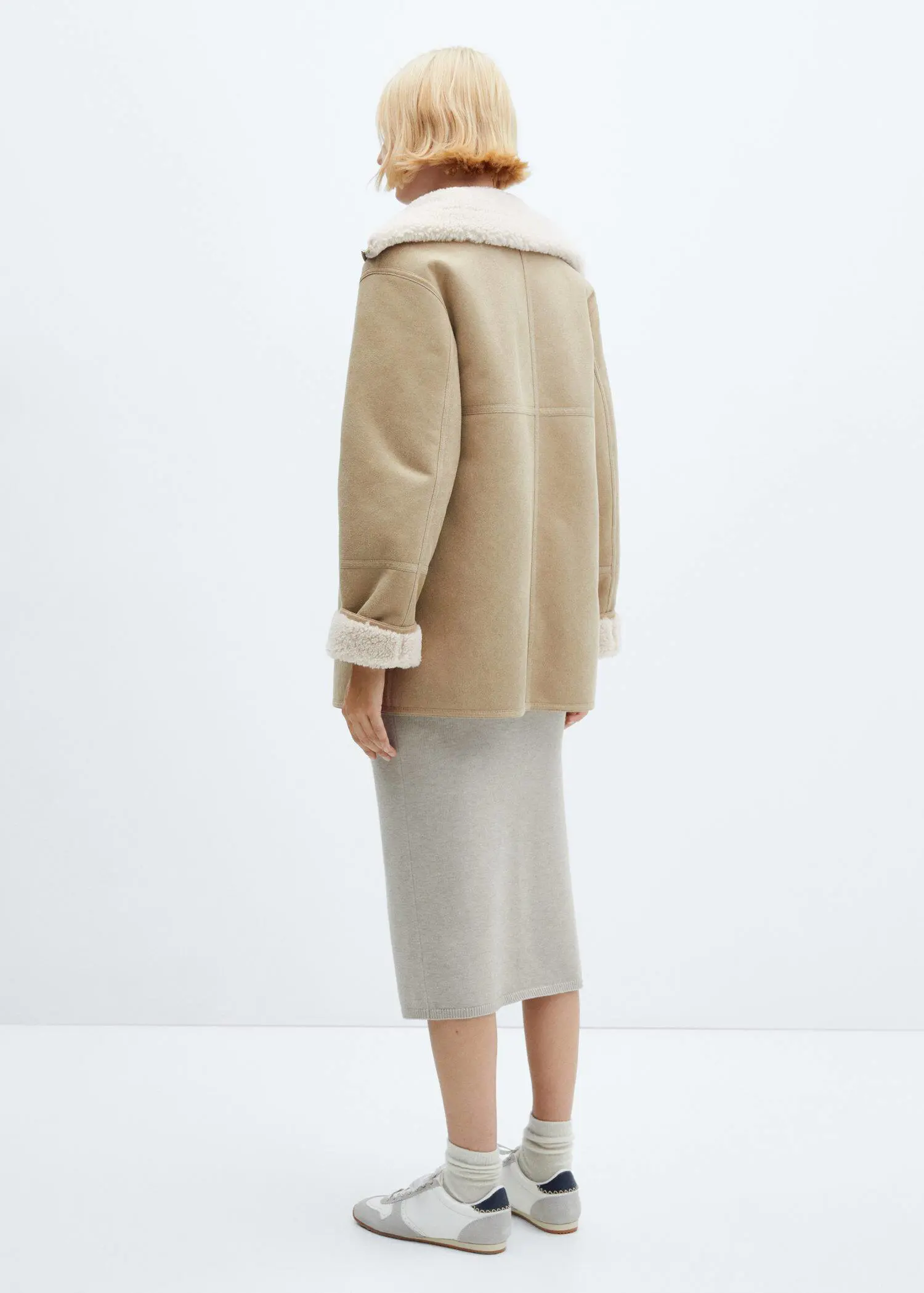 Mango Shearling-lined coat with zip. 3