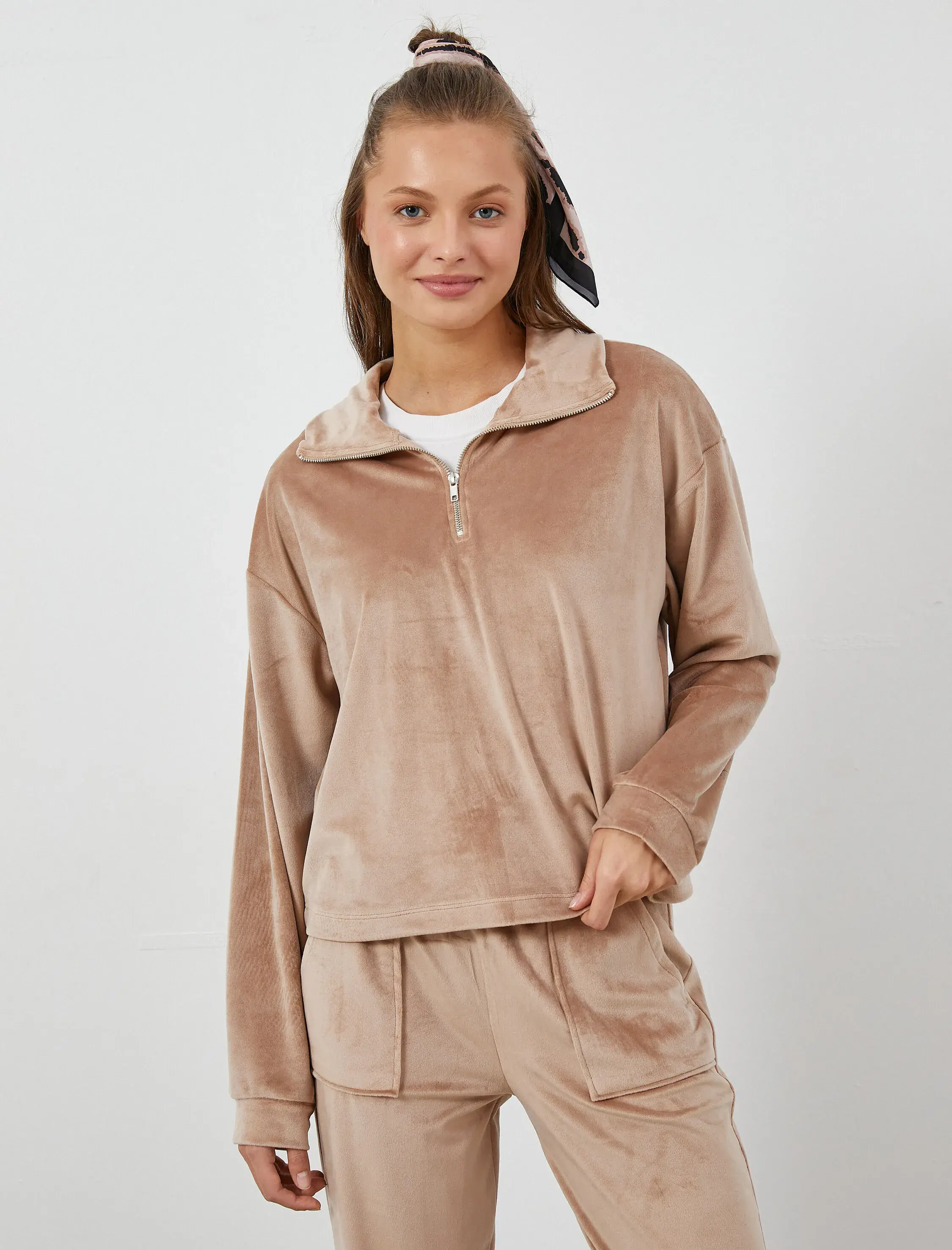 Koton Dik Yaka Pijama Üstü Kadife Fermuarlı. 2 Koton Dik Yaka Pijama Üstü Kadife Fermuarlı. 2