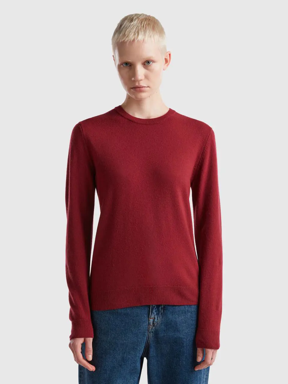 Benetton burgundy crew neck sweater in merino wool. 1