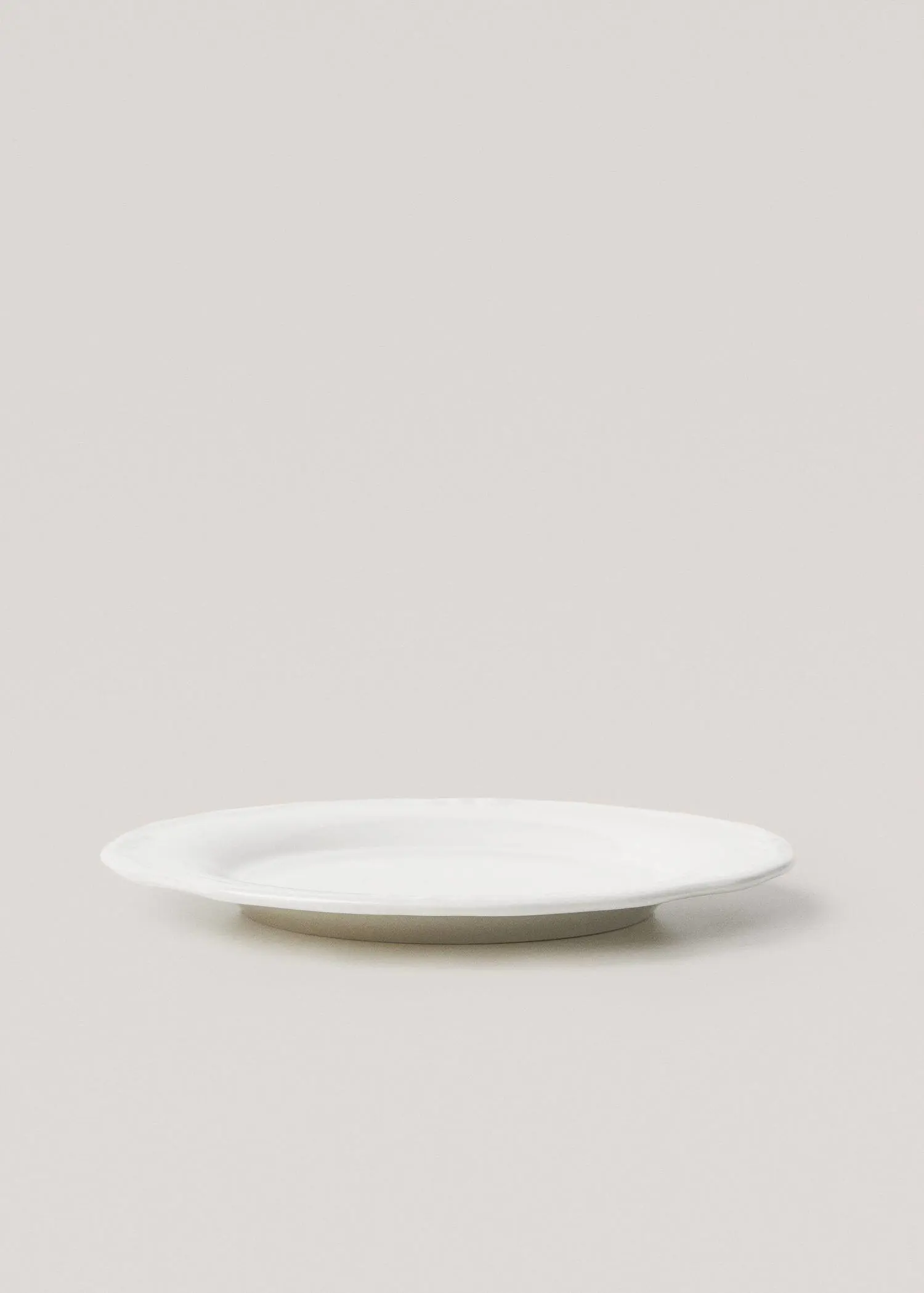 Mango Płaski talerz z porcelany w romantycznym stylu. 3