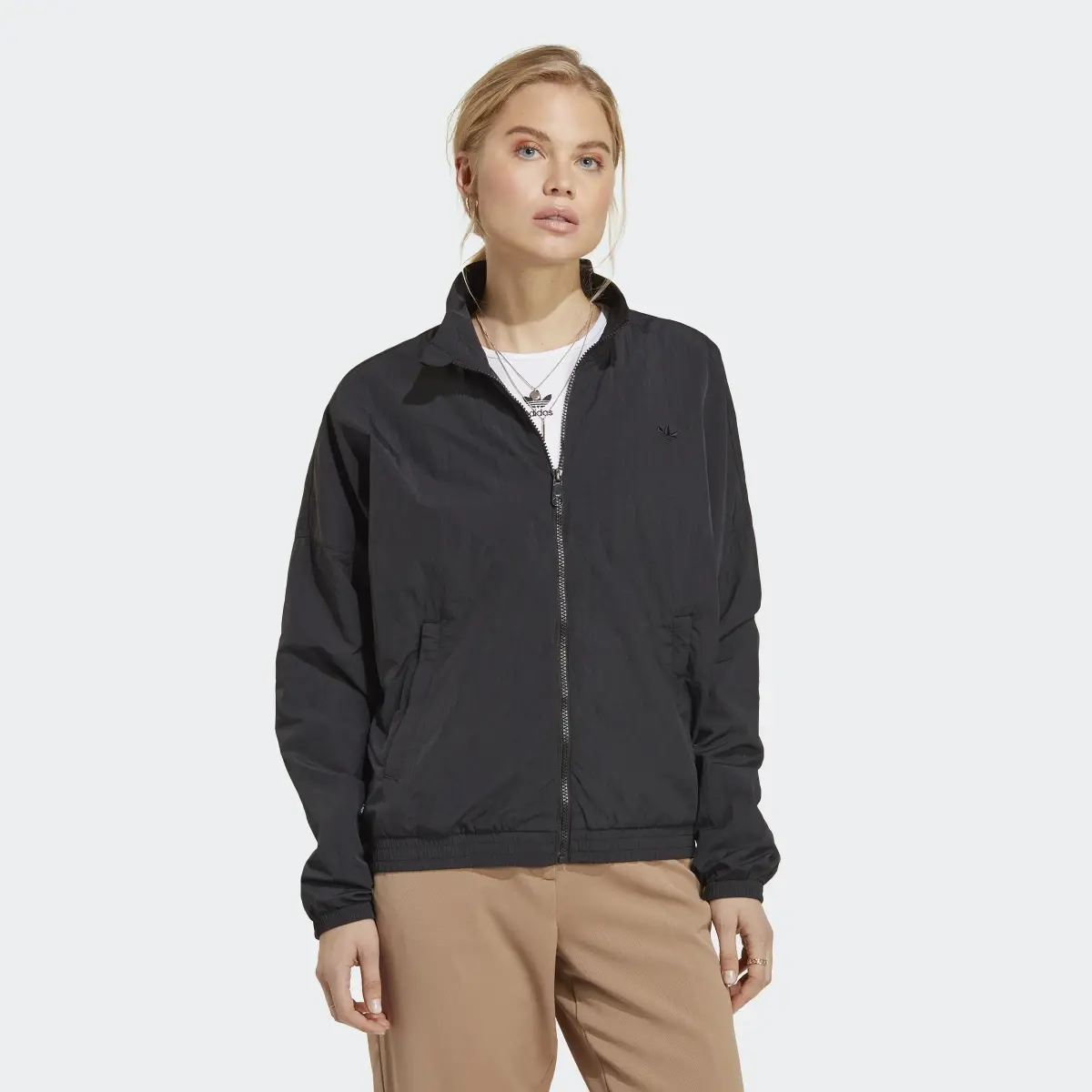 Adidas Chaqueta Premium Essentials Nylon. 2