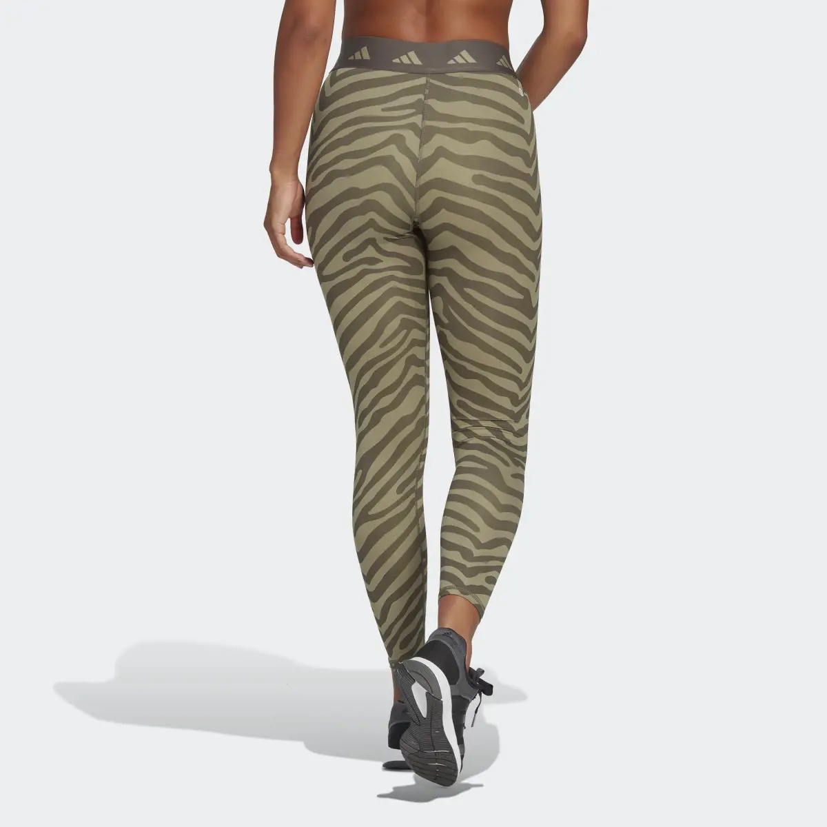 Adidas Hyperglam Techfit High-Waisted Zebra 7/8-Leggings. 2