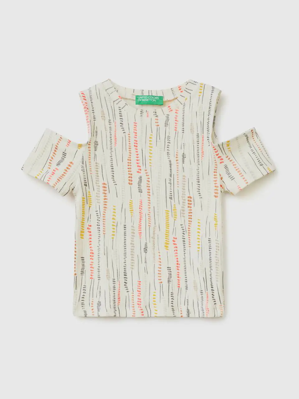 Benetton t-shirt with exposed shoulders. 1