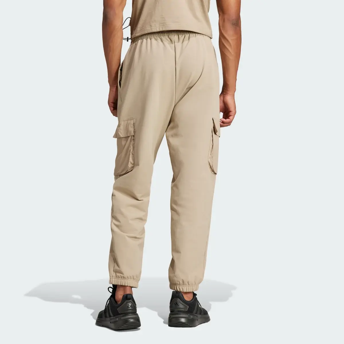 Adidas City Escape Premium Cargohose. 2