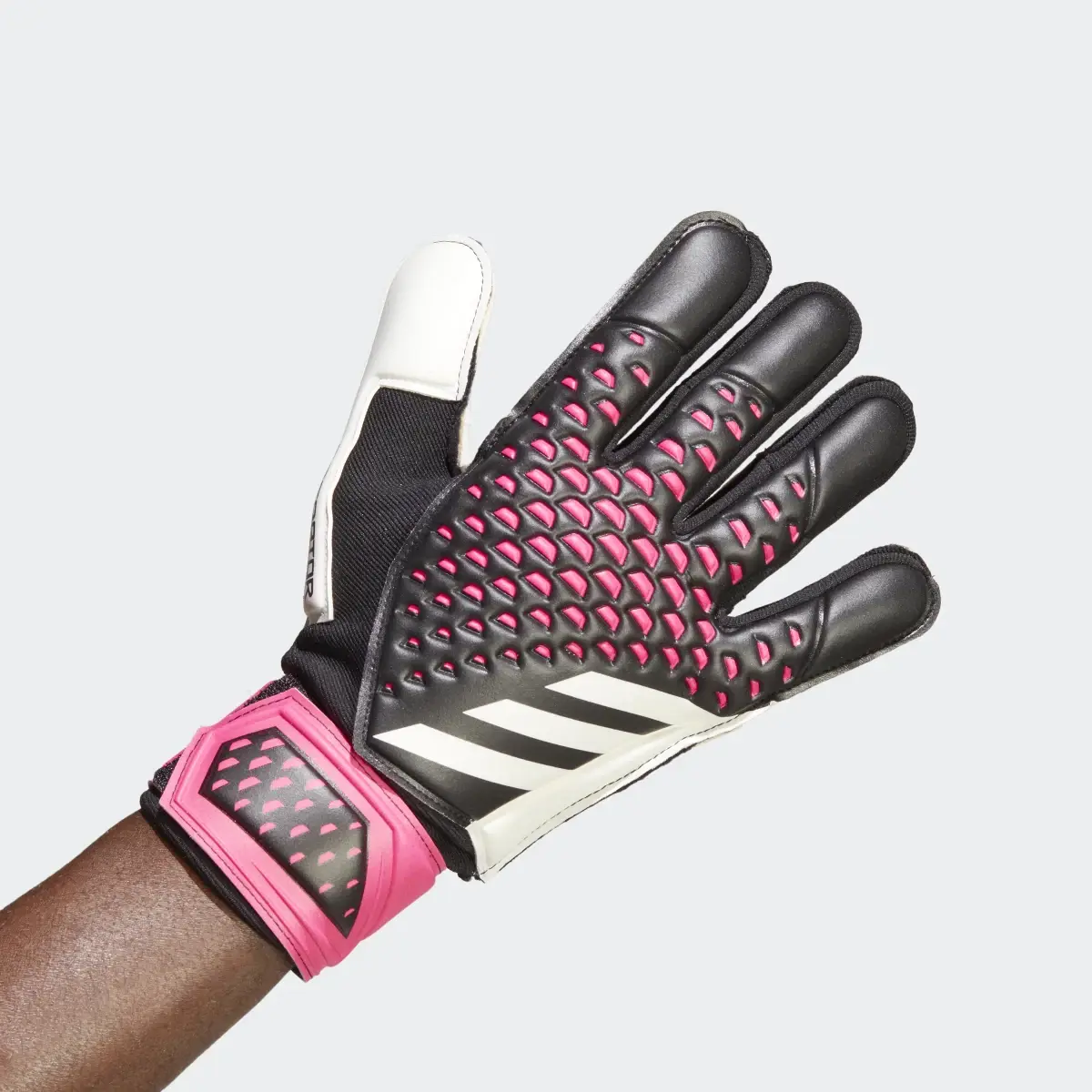 Adidas Predator Match Gloves. 1