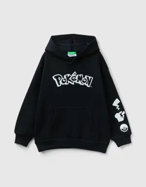 warm oversized fit pokémon sweatshirt