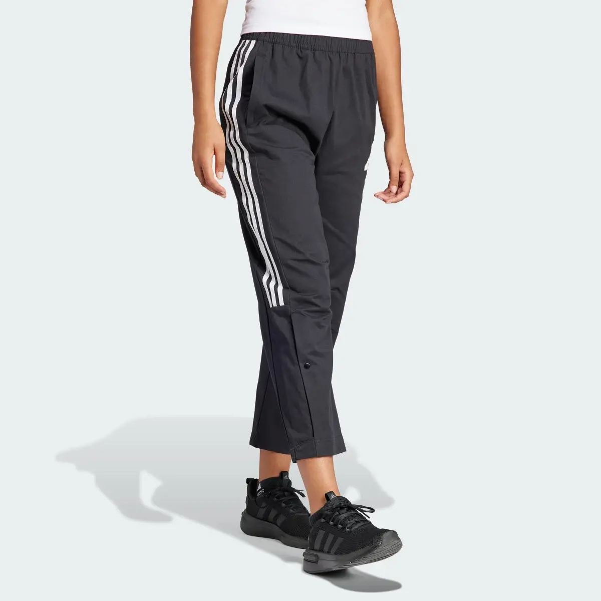 Adidas Tiro Woven Loose 7/8 Pants. 3