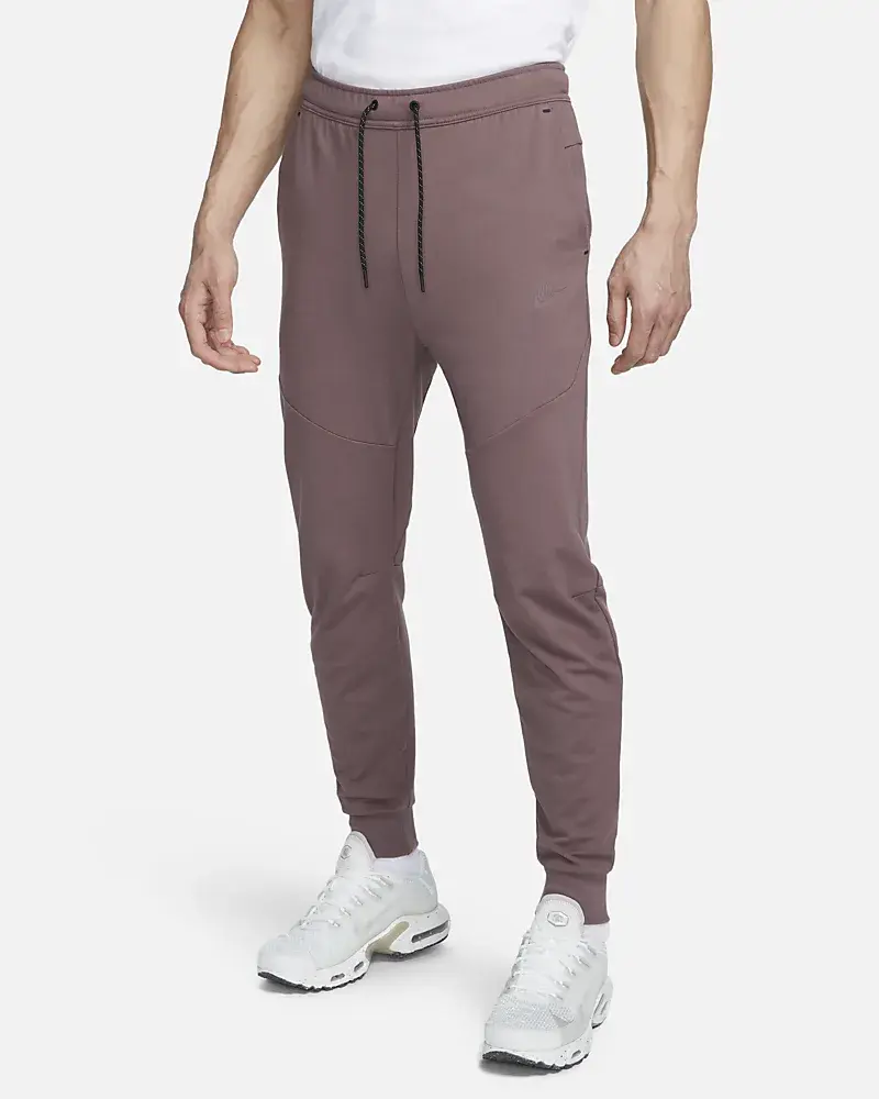 Nike Sportswear Tech Fleece Lightweight. 1