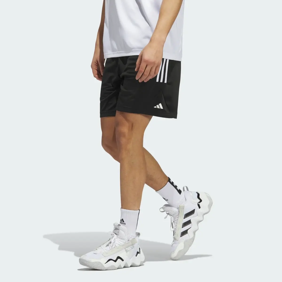 Adidas Legends 3-Stripes Basketbol Şortu. 1