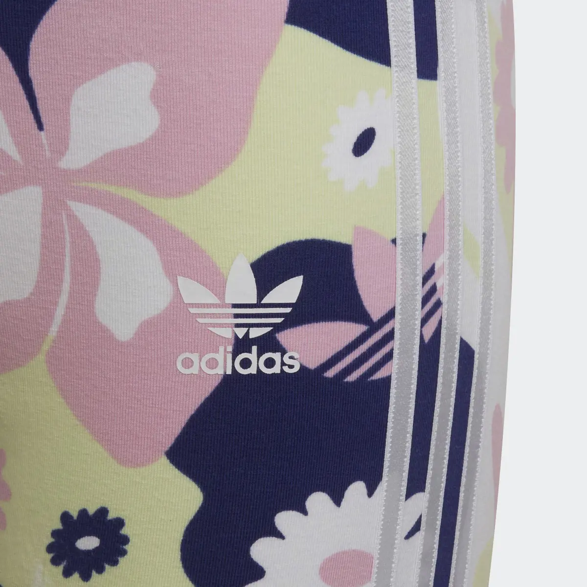 Adidas Short cysliste Allover Flower Print. 3