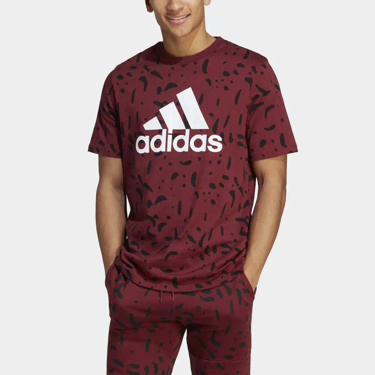 Adidas Playera Essentials Single Jersey Big Logo Allover Print. 1