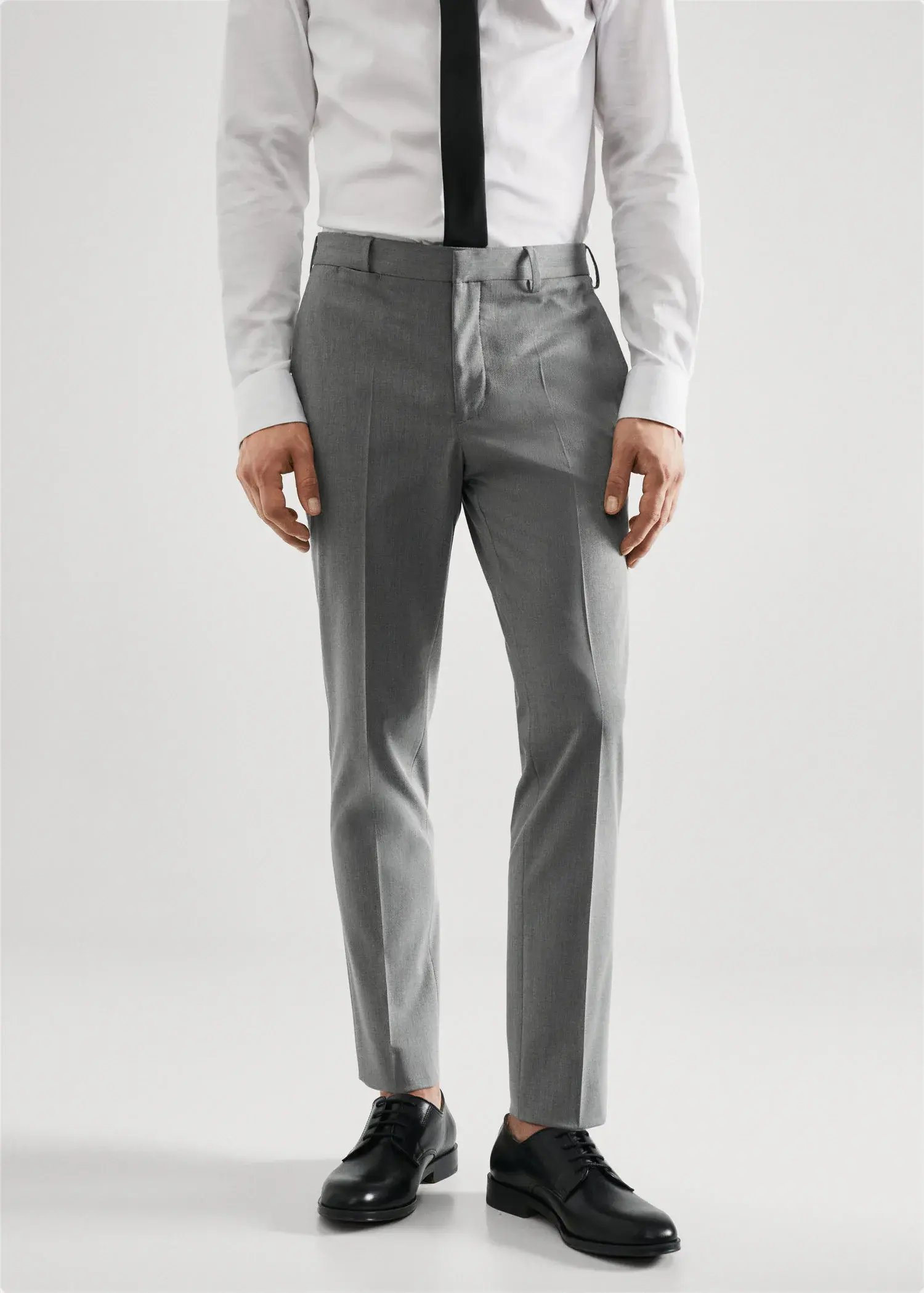 Mango Super Slim Fit-Anzughose aus Stretchstoff. 2