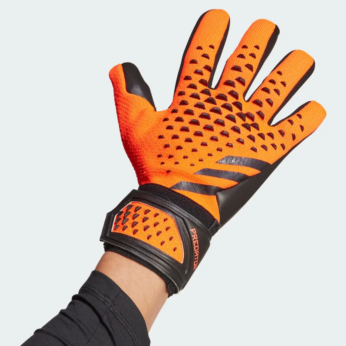 Adidas Predator League Gloves. 1