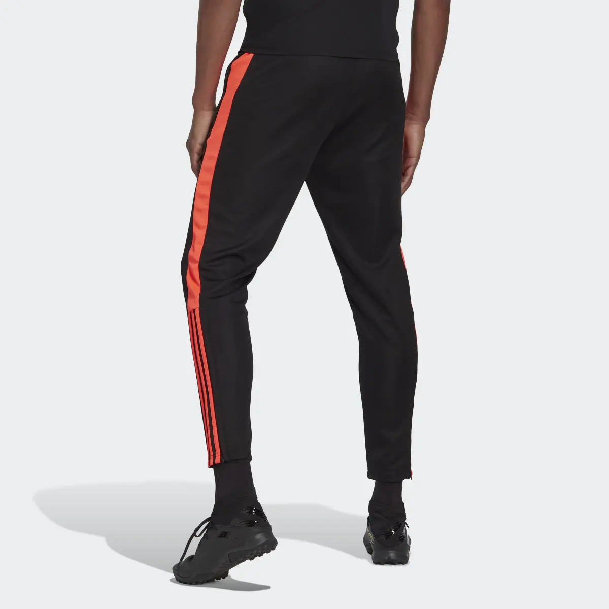 Adidas Pantalon Tiro Essential. 2