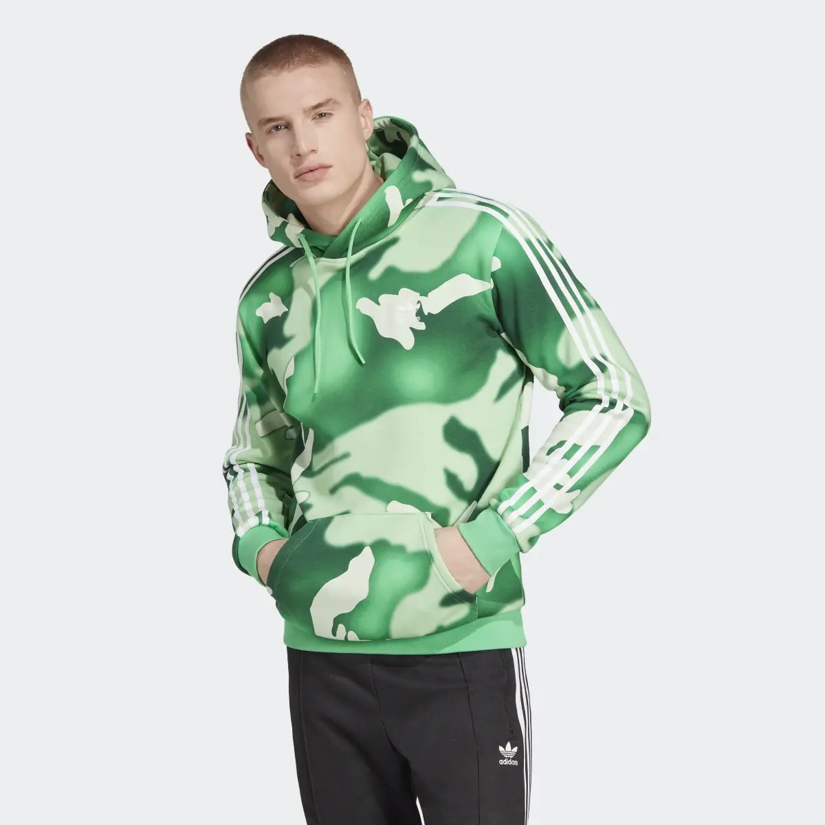 Adidas Sweat-shirt à capuche graphique à imprimé camouflage intégral. 2