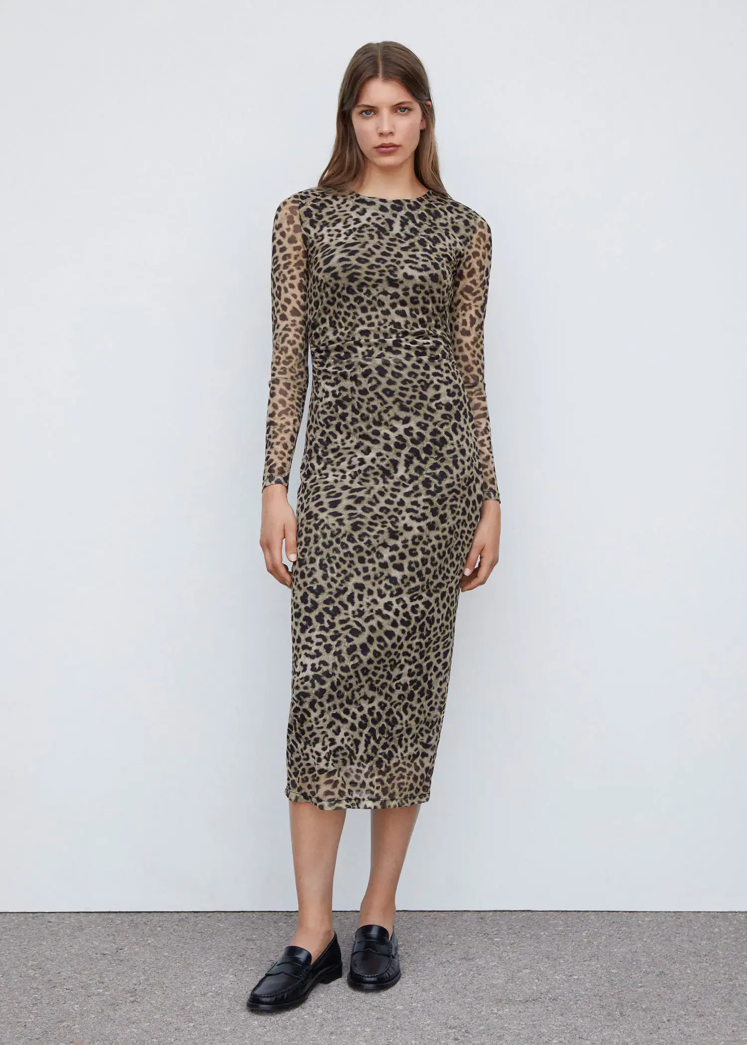 Mango Midi-Kleid mit Animal Print. 2