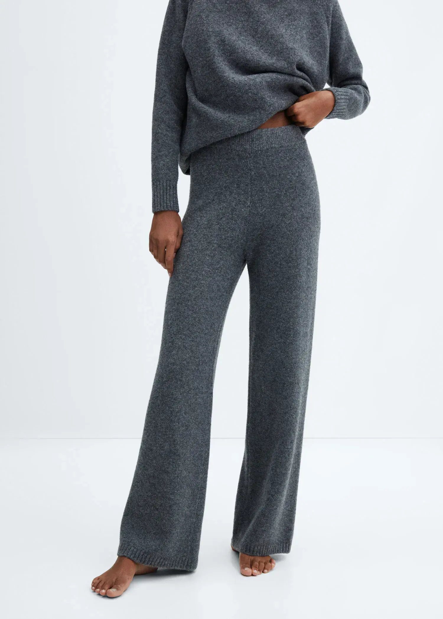 Mango Straight knitted trousers. 2