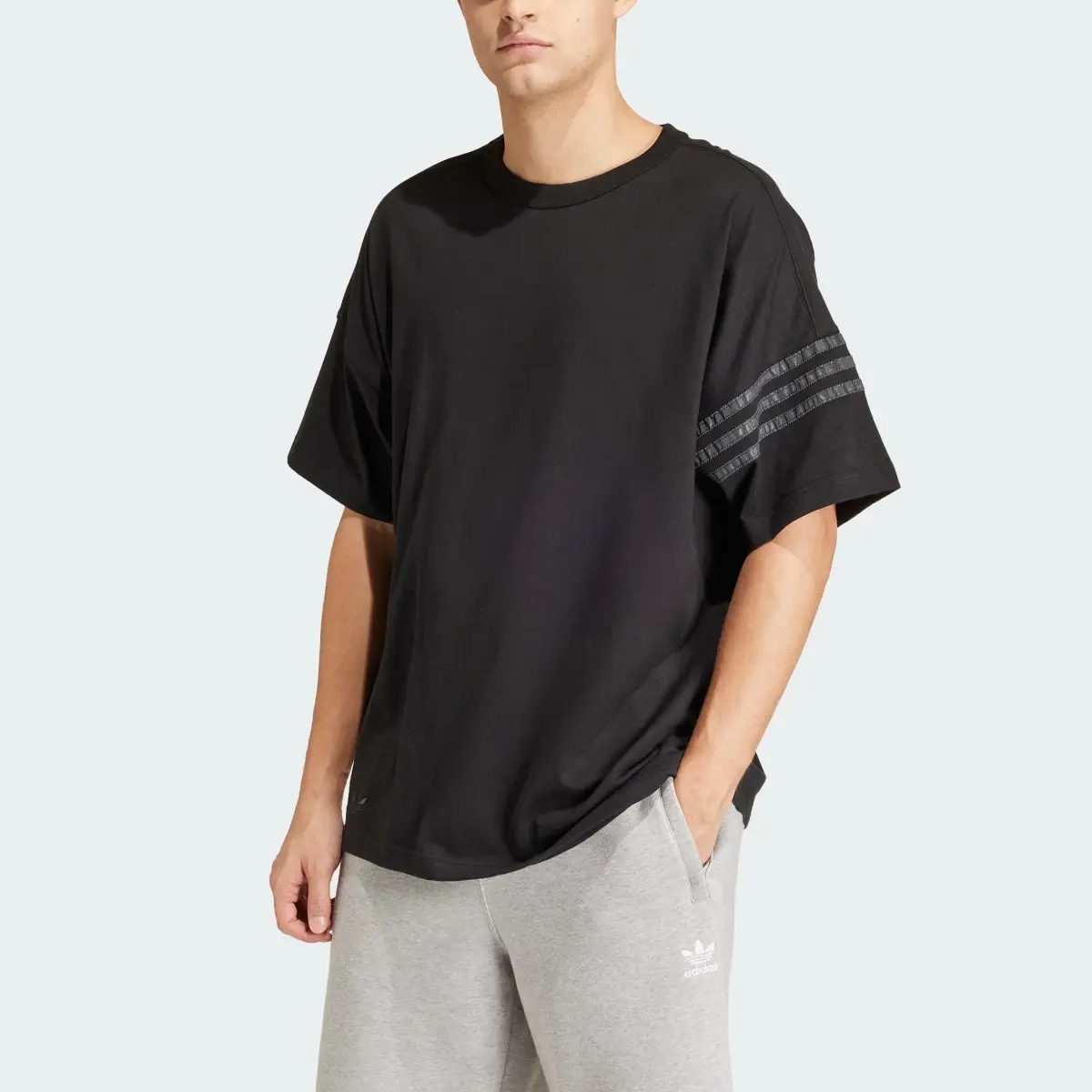 Adidas T-shirt Neuclassic Street. 1