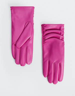 Decorative ruffled gloves