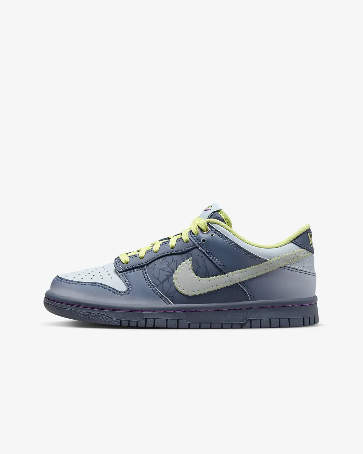 Nike Dunk Low. 1