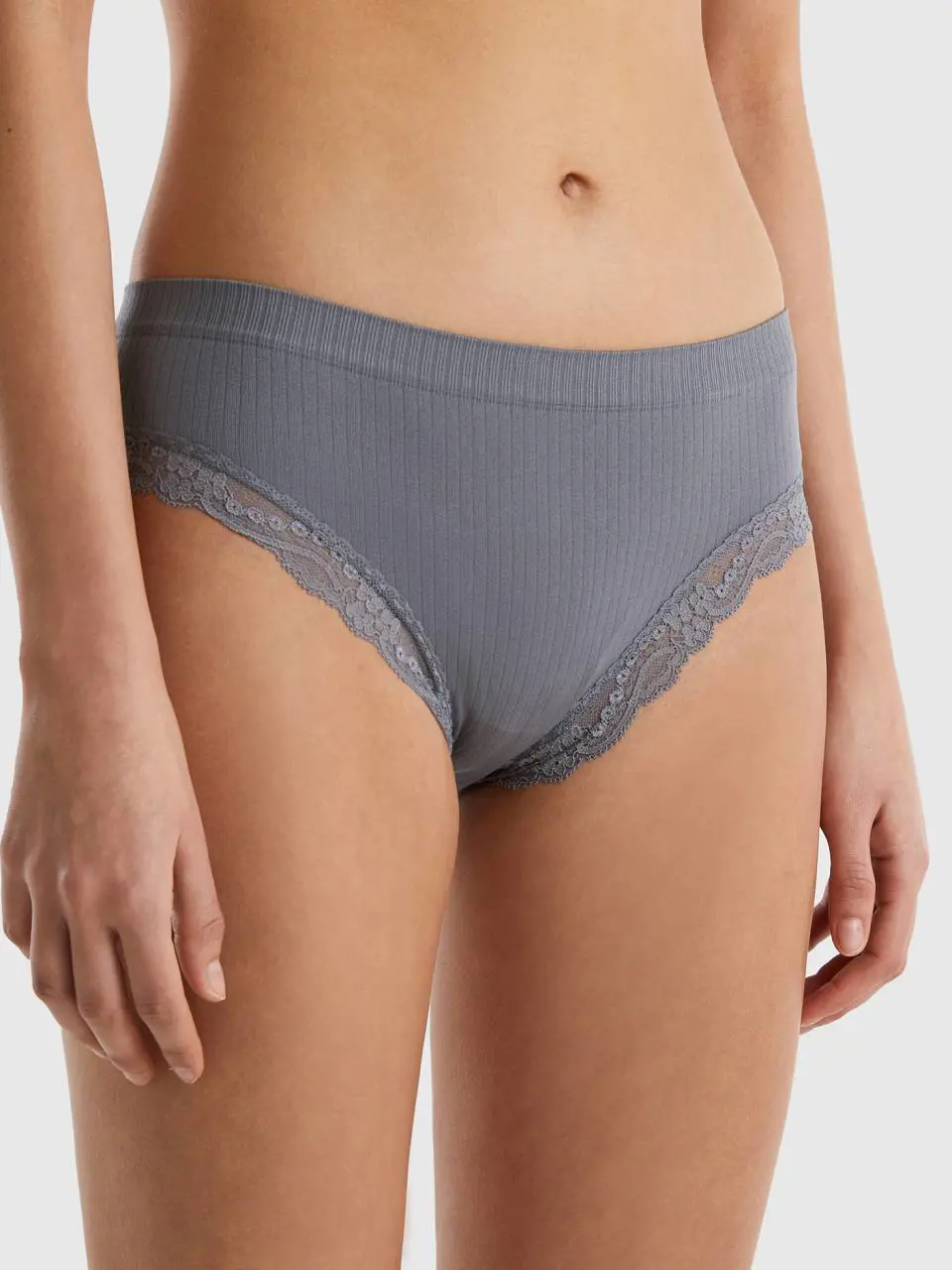 Benetton ribbed underwear with lace. 1