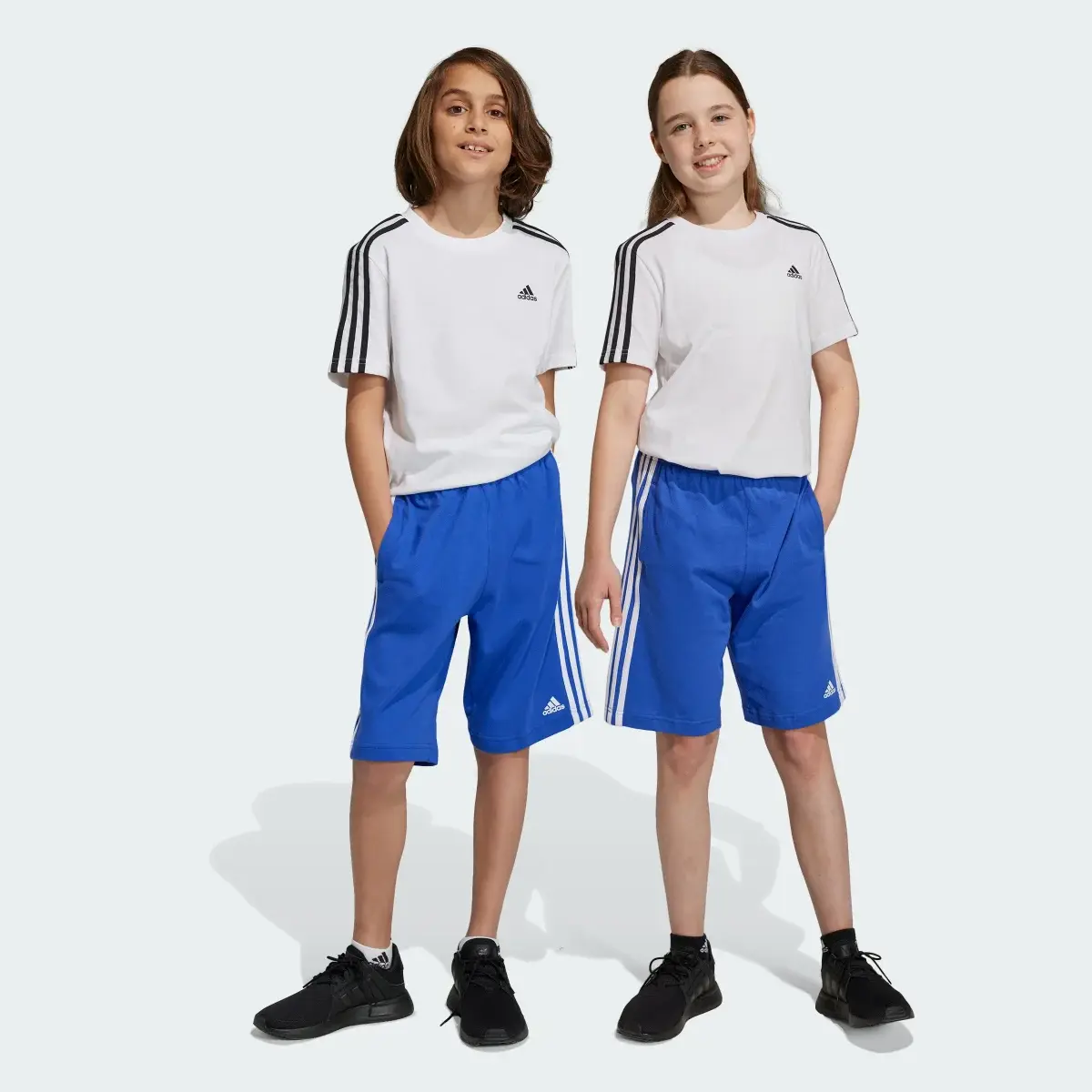 Adidas Essentials 3-Streifen Knit Shorts. 1