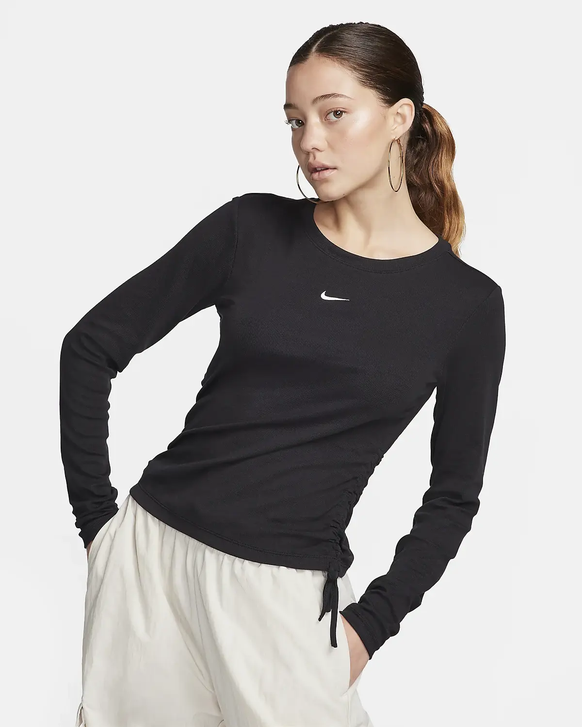 Nike Sportswear Essential. 1