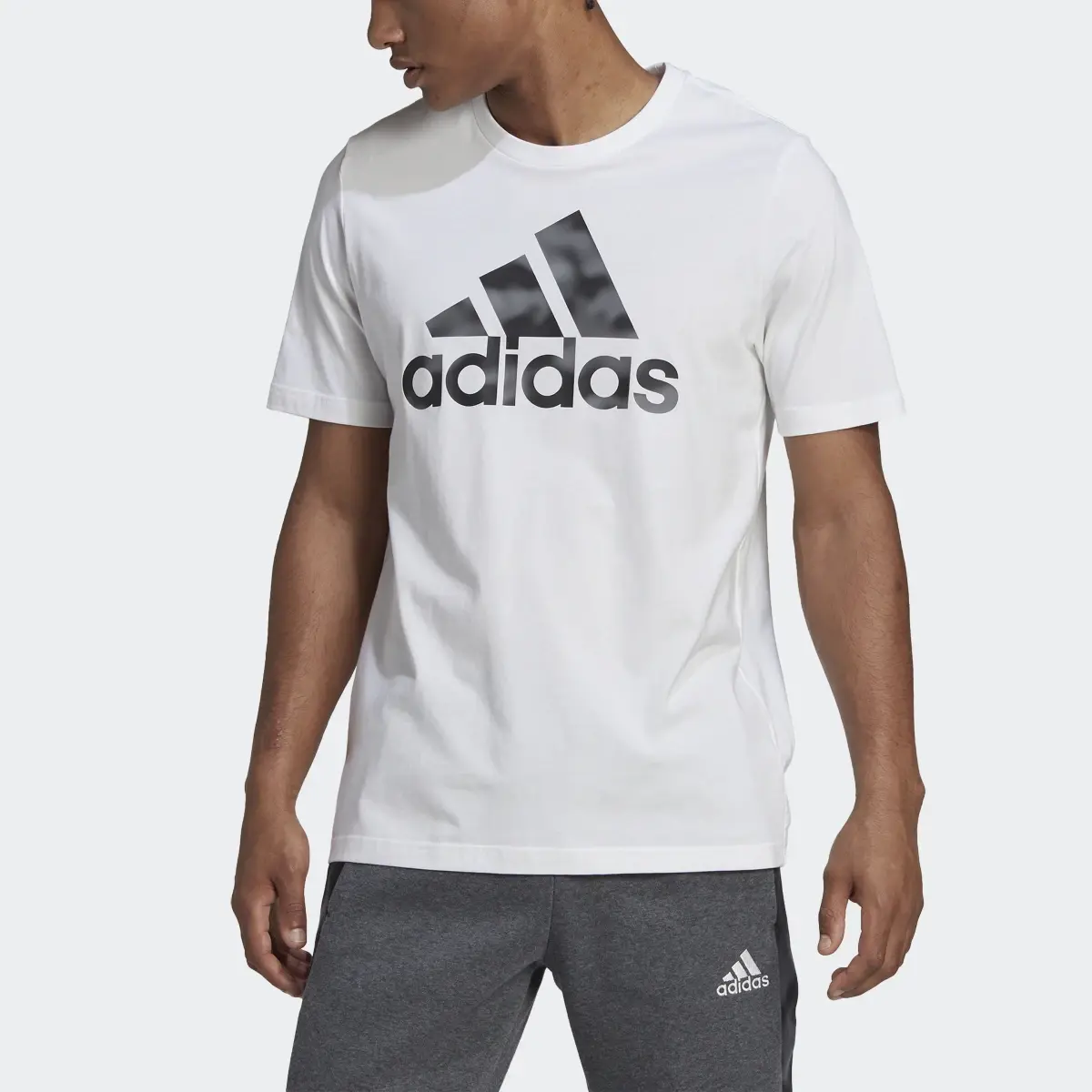 Adidas Playera Essentials Estampado Camuflaje. 1