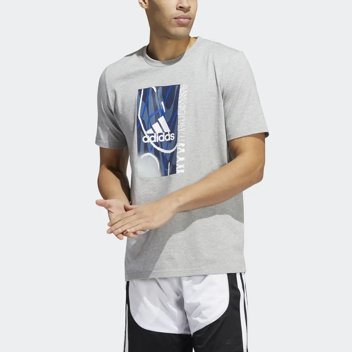 Adidas Playera Badge of Sport Courts Estampada. 1