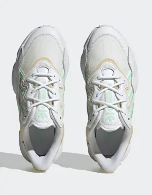 Adidas OZWEEGO Shoes. 3