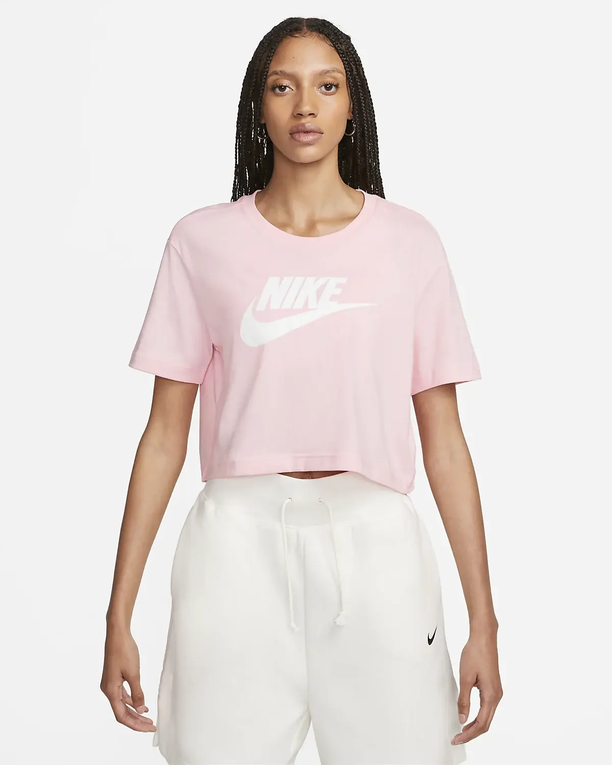 Nike Sportswear Essential. 1