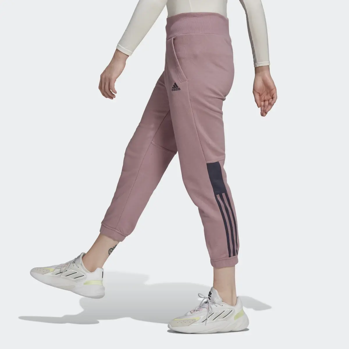 Adidas Tiro 7/8 High-Waisted Pants. 2