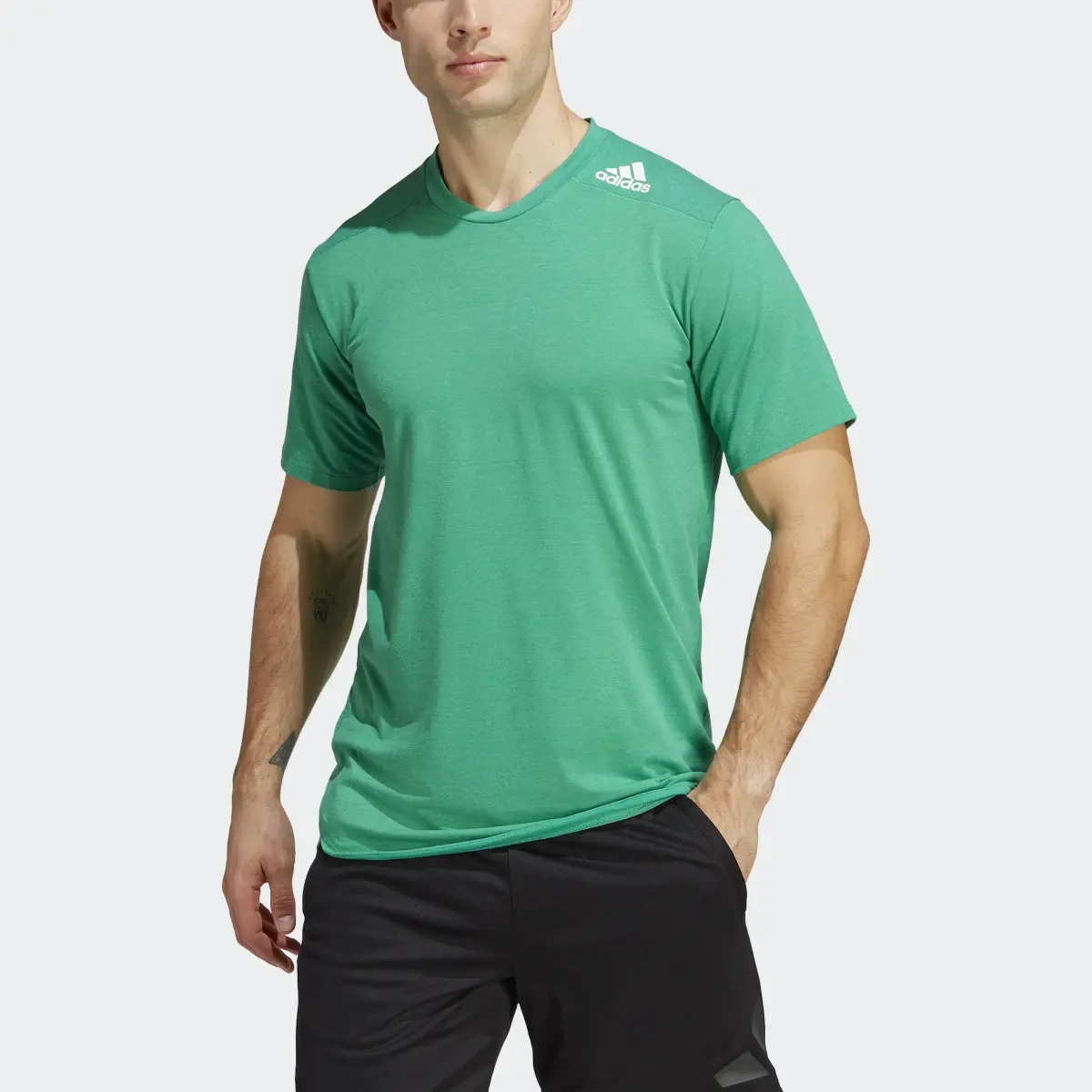 Adidas Designed for Training Tişört. 1