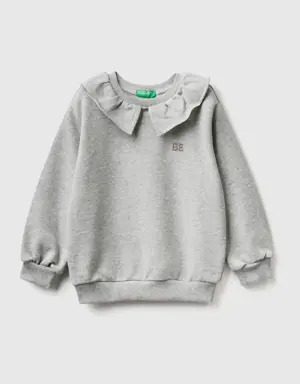 sweatshirt with collar and "be" embroidery
