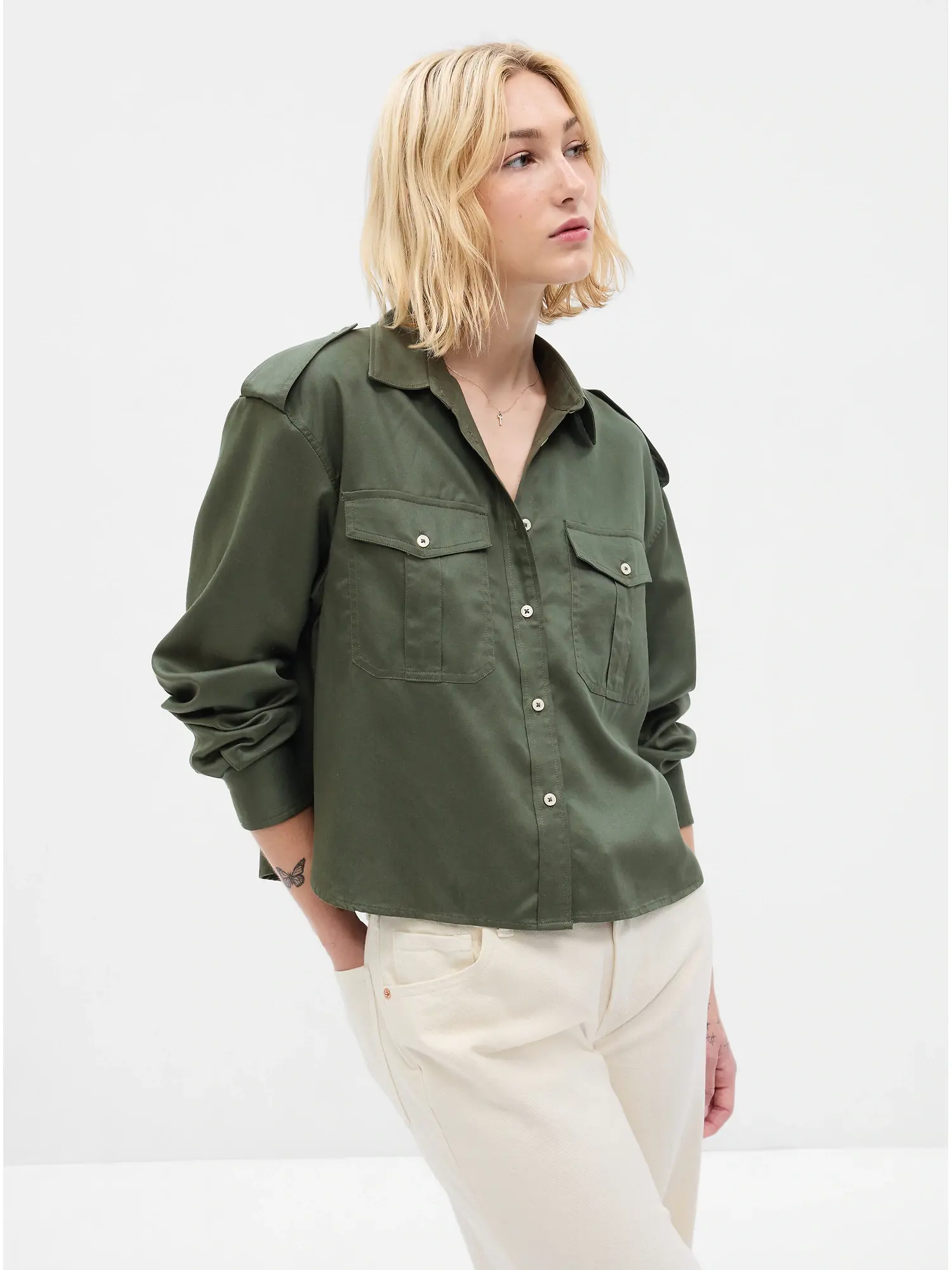 Gap Cropped Utility Shirt green. 1