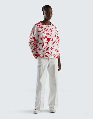 Kadın Kırmızı Beyaz Mix Çiçek Desenli Rahat Kalıp Sweatshirt