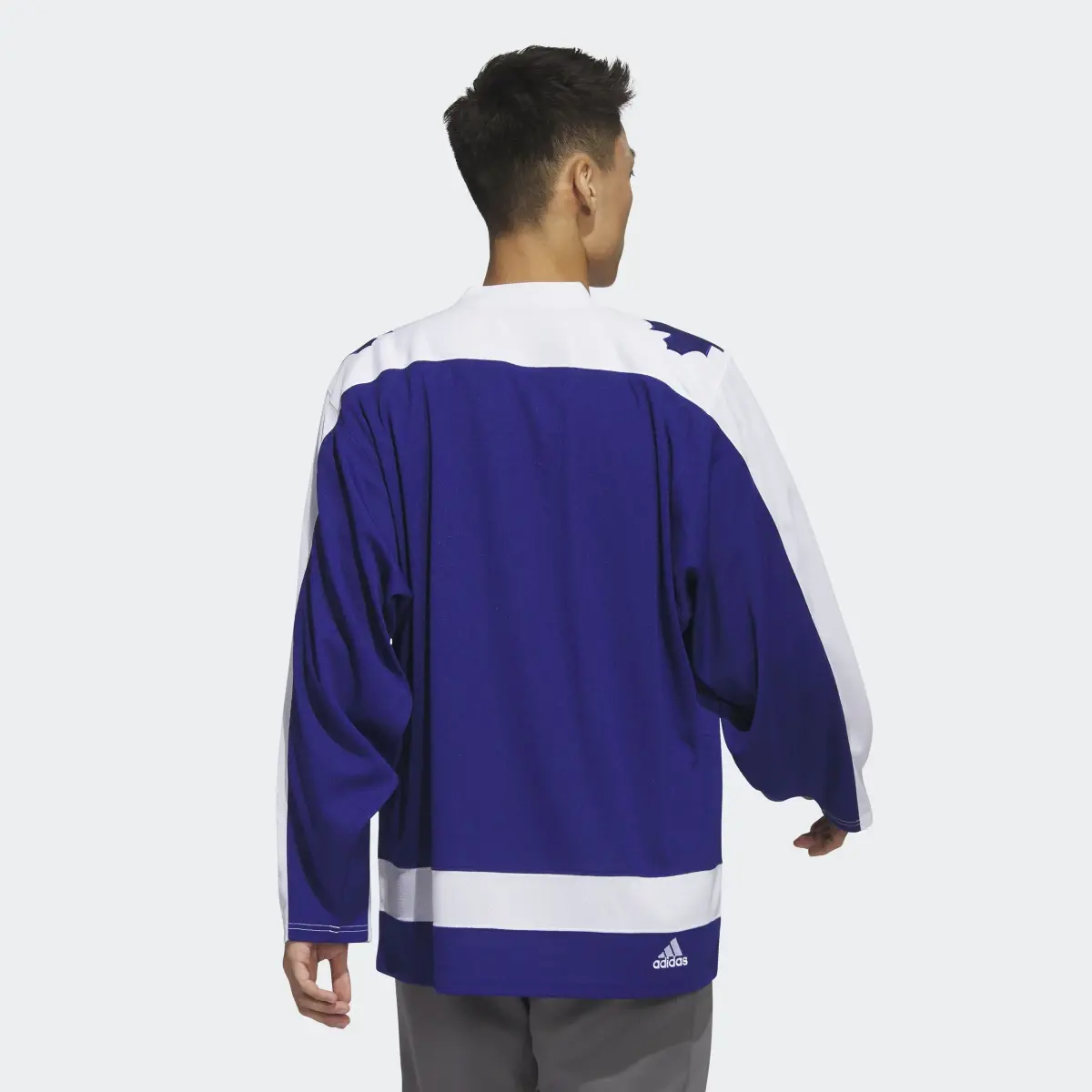 Adidas Maple Leafs '72 Team Classics Jersey. 3