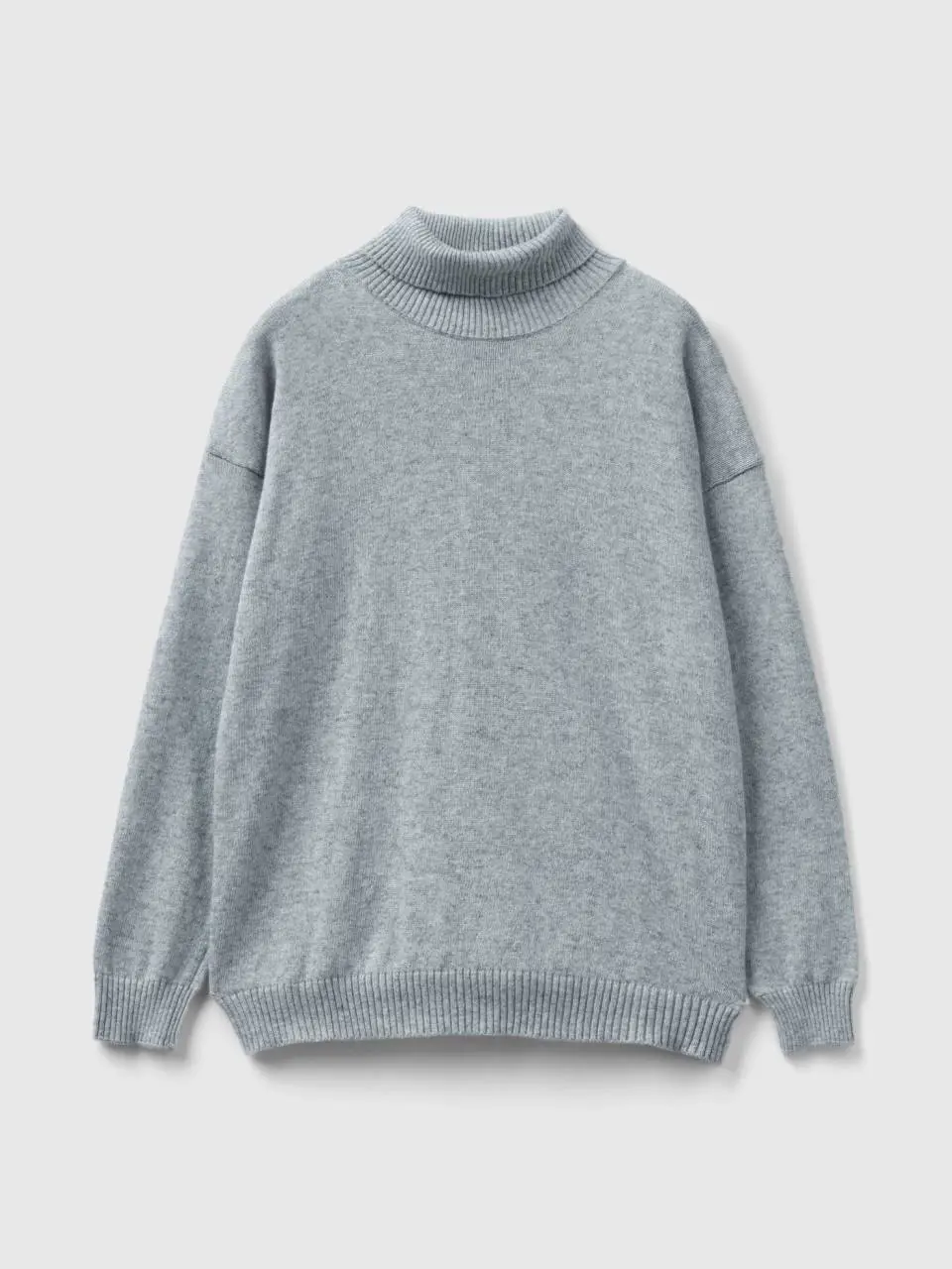 Benetton turtleneck sweater in cashmere and wool blend. 1