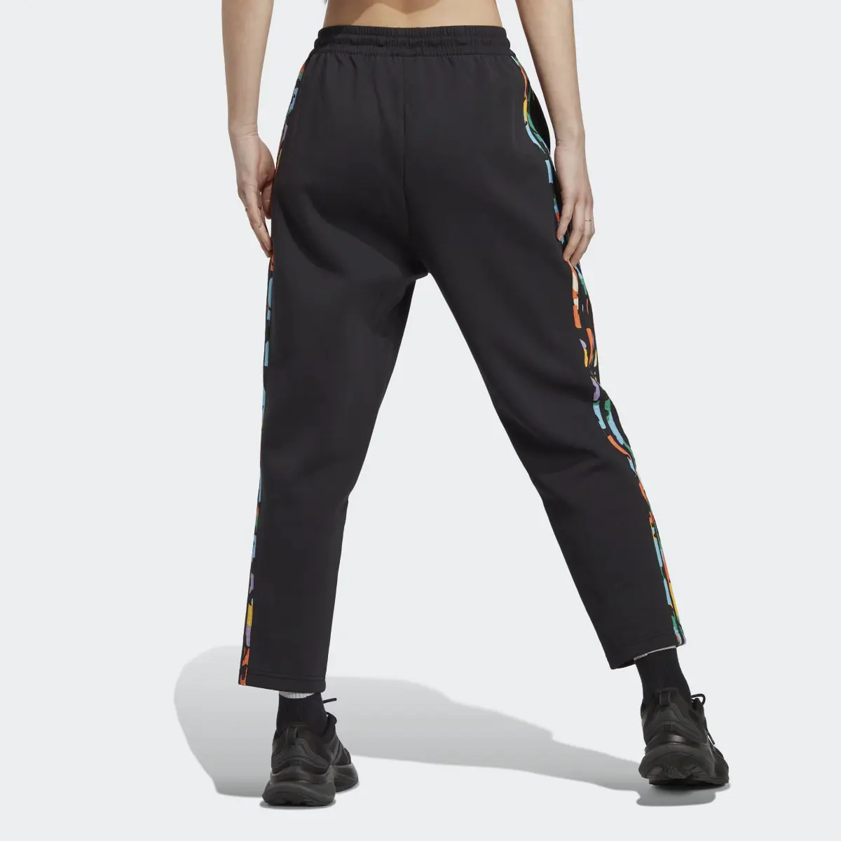 Adidas Pantalon graphique. 2