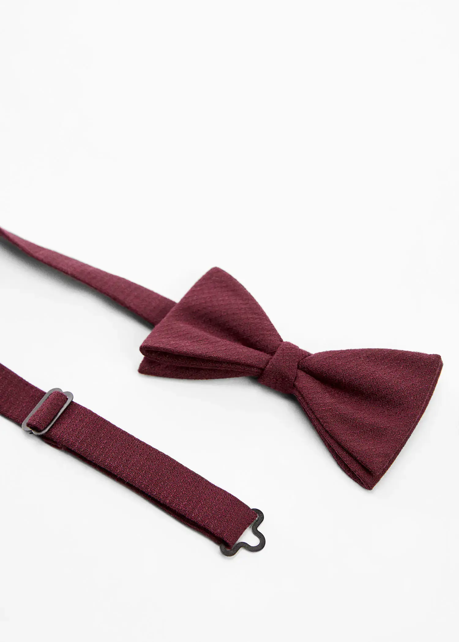 Mango Classic bow tie with microstructure. 3