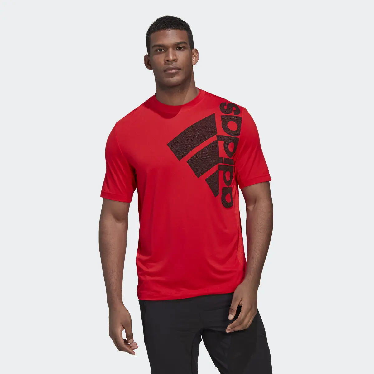 Adidas T-shirt de Treino Big Badge of Sport. 2