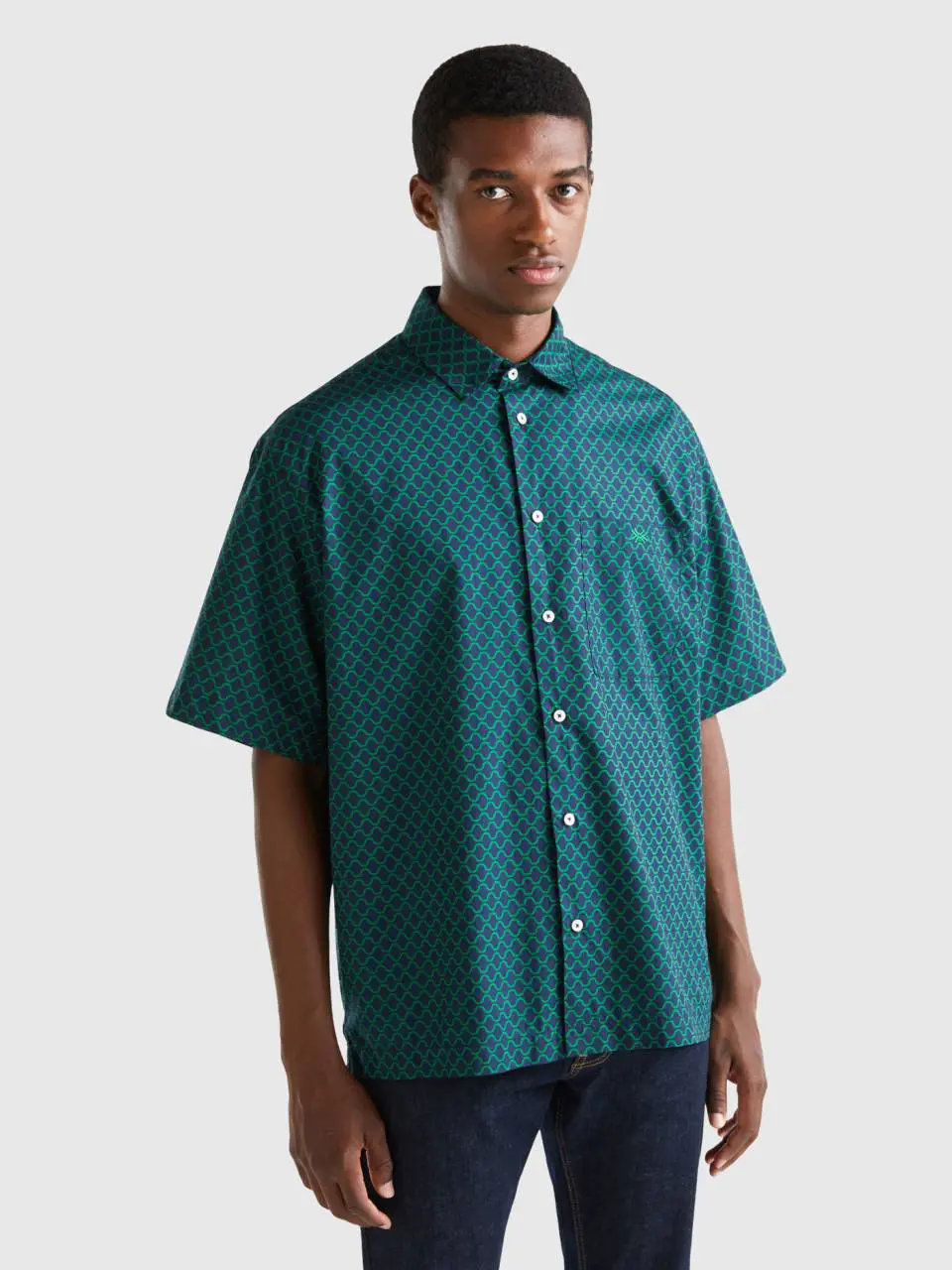 Benetton shirt with wavy motif. 1