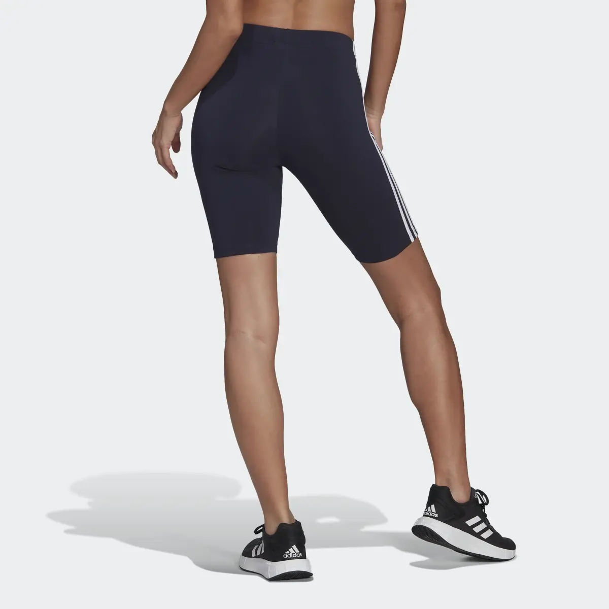 Adidas Essentials 3-Streifen kurze Tight. 2