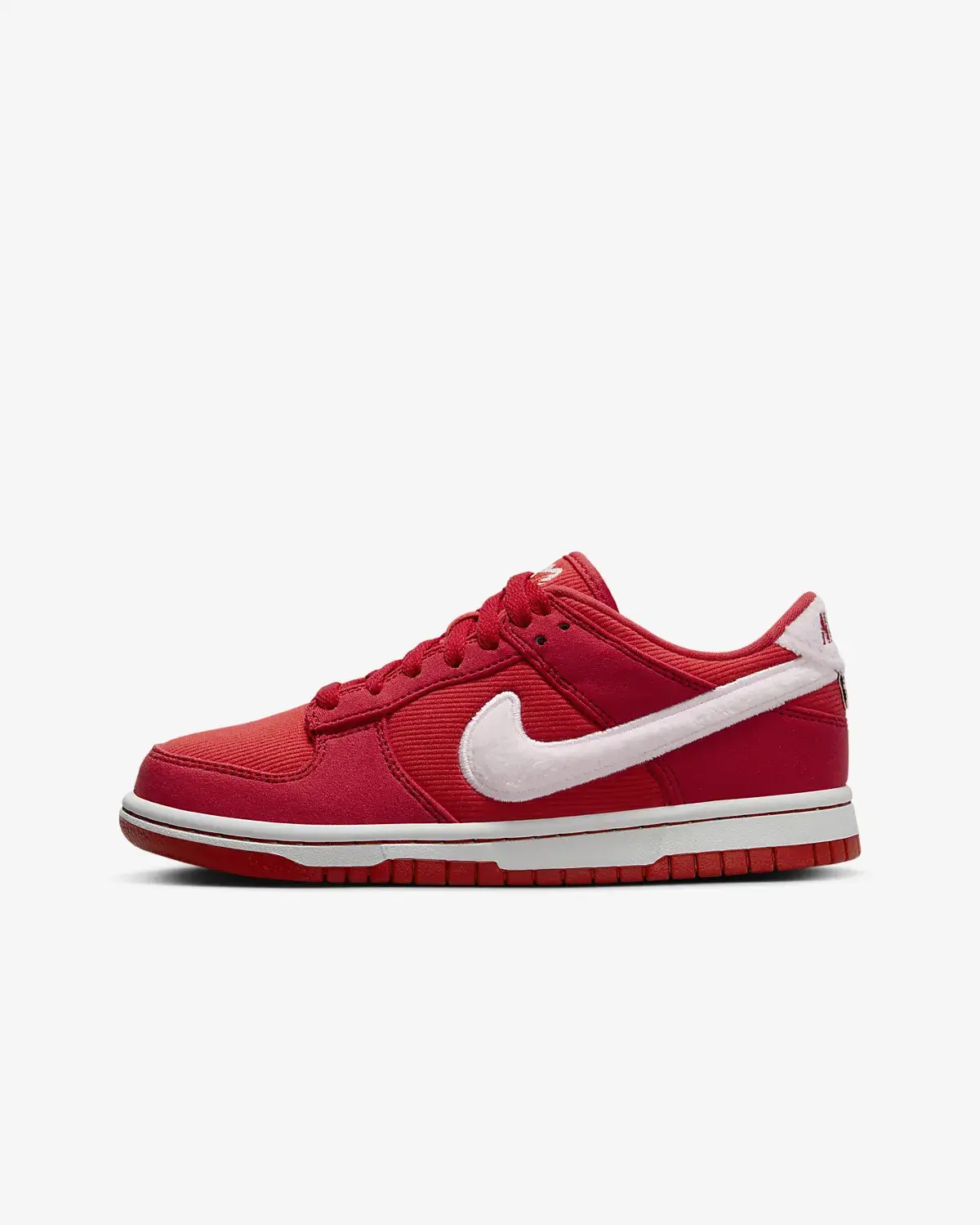 Nike Dunk Low. 1