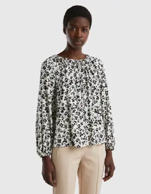 patterned blouse with laces