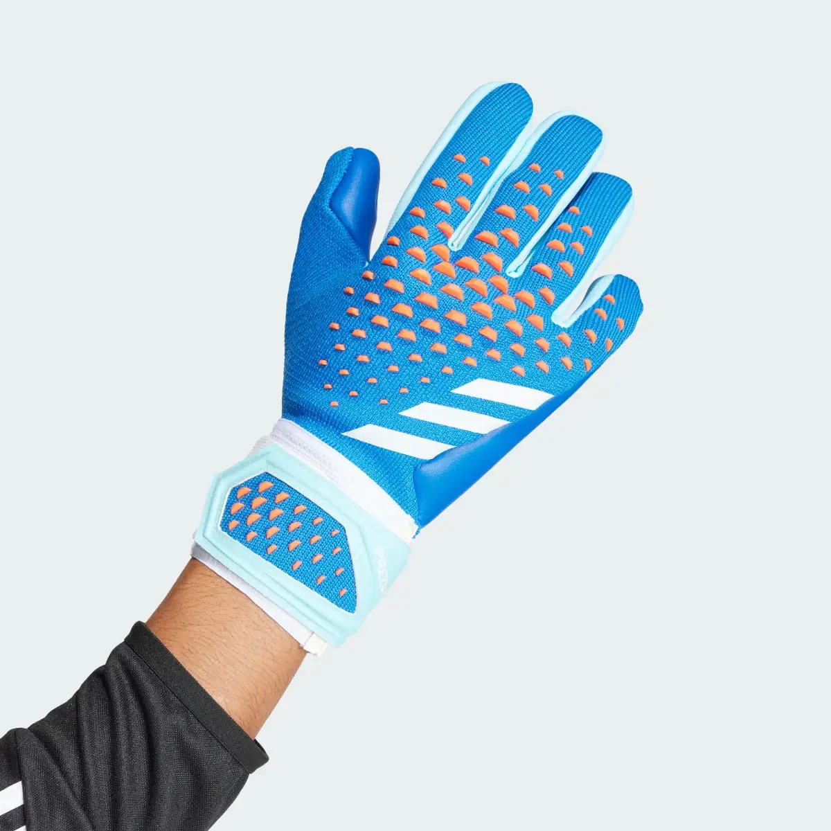 Adidas Predator League Gloves. 1