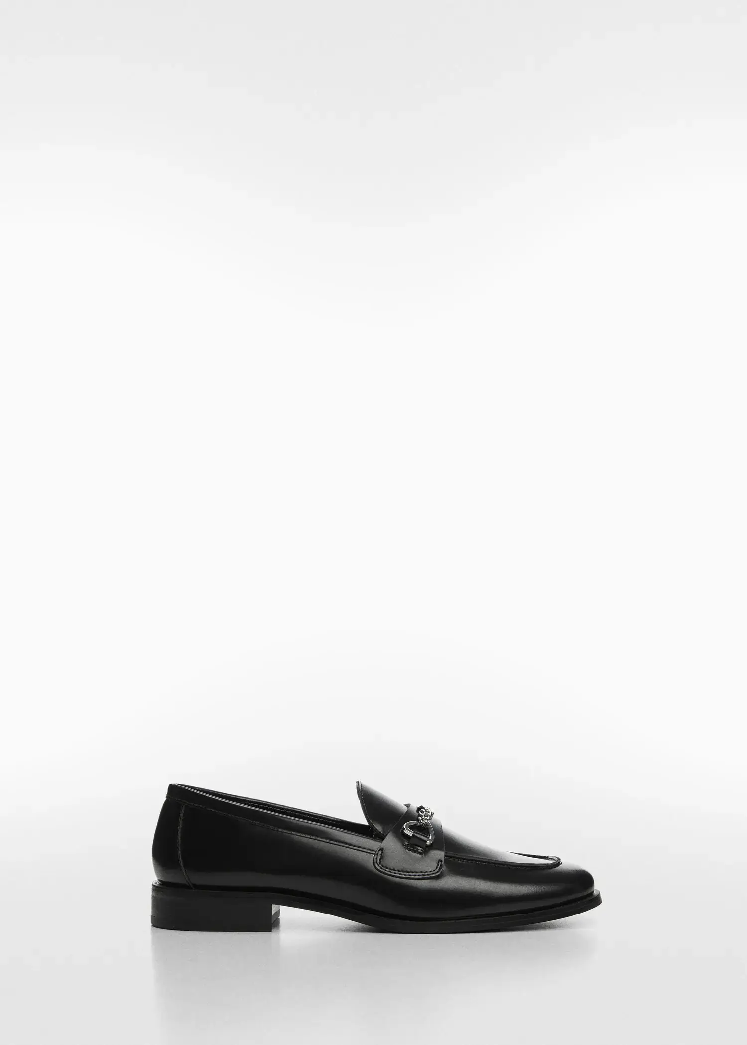 Mango Leather loafers with chain. 1