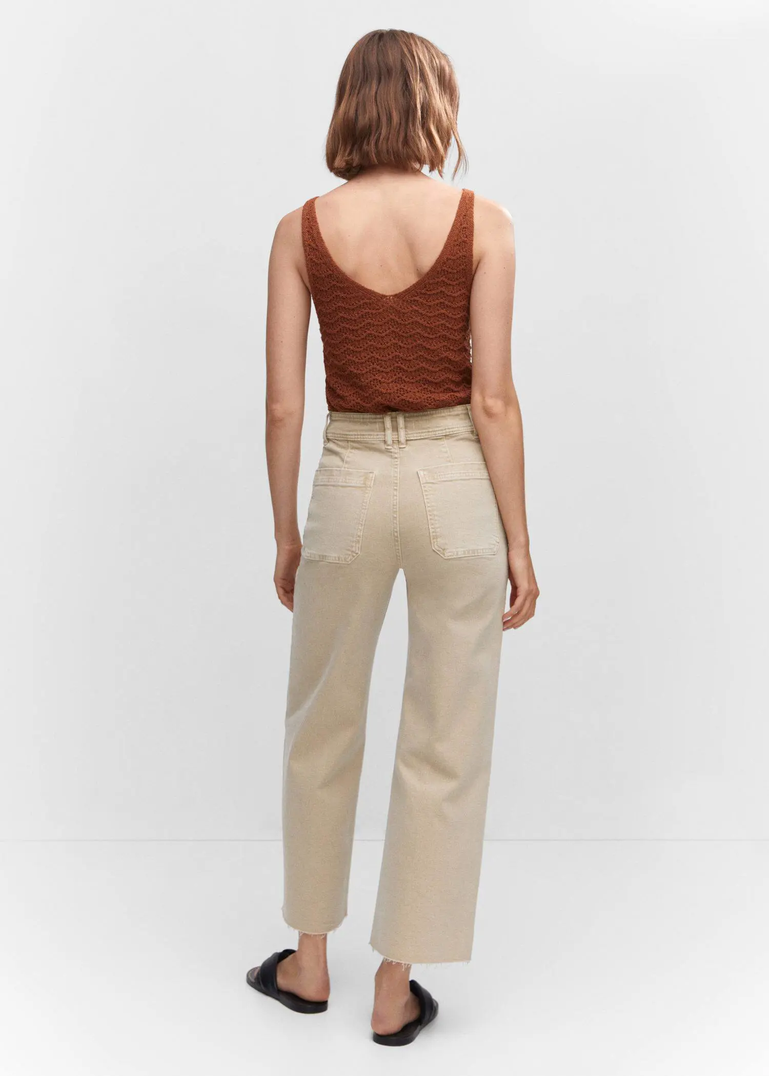 Mango Jeans culotte high waist. a person wearing a brown top and beige pants. 