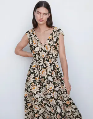 Mango Sukienka z kwiatowym wzorem i dekoltem kopertowym